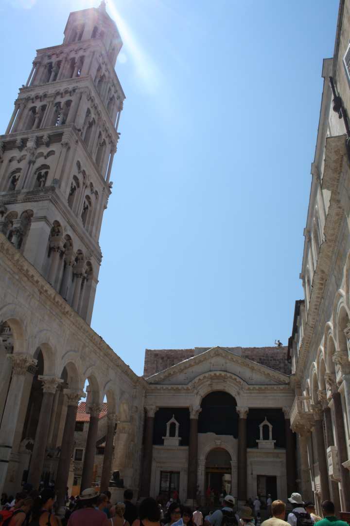 Peristilo y catedral  plaza armas split